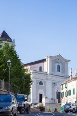 Sokaklar ve küçük kasaba Capracott detaylarını keşfetmek