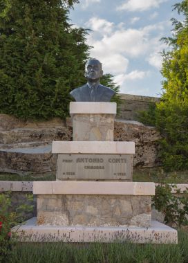 Sokaklar ve küçük kasaba Capracott detaylarını keşfetmek