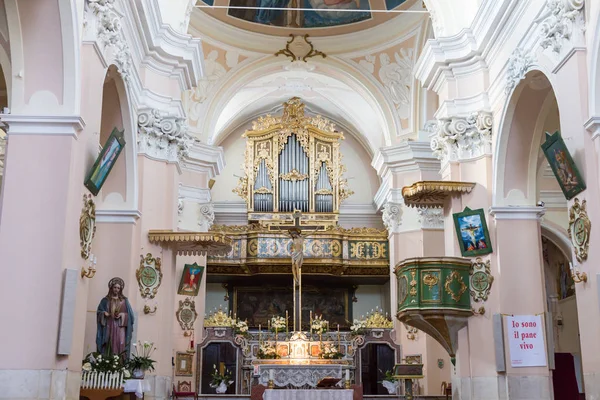 Sokaklar ve küçük kasaba Capracott detaylarını keşfetmek