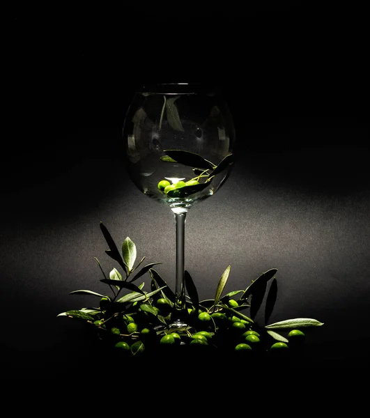 The naturalness in the simplicity of the olive and its oil — Stock Photo, Image