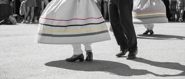 Dans ve müzik köyün Lale Festivali arasında 