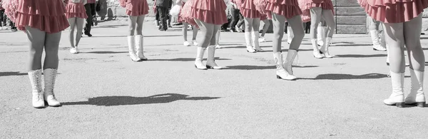 Mezi tance a hudby festival tulipánů v obci — Stock fotografie