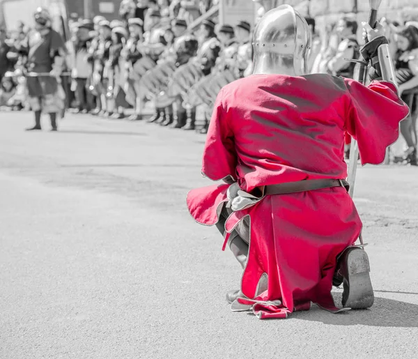 Bland de danser och musik av tulip festival i byn — Stockfoto