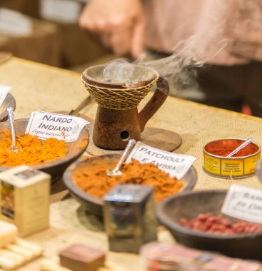 İyi koku yayması için küçük nesneleri