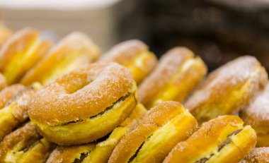 Lezzetli ve ev yapımı çikolata ile şekerli çörek