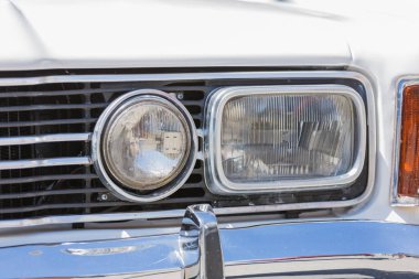 Güzel ve güçlü Amerikan kas araba, geniş ve sportif lastik