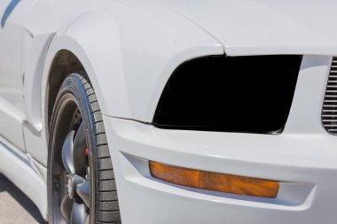 Güzel ve güçlü Amerikan kas araba, geniş ve sportif lastik