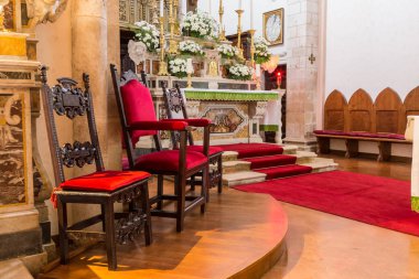Pescasseroli, Abruzzo, İtalya. 13 Ekim 2017. Kilise Aziz Peter ve Paul geri geç Rönesans tarzı 1349 deprem sonrası