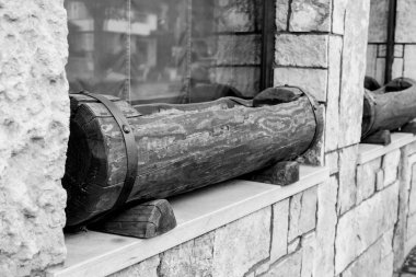 Roccaraso, Abruzzo, İtalya. 13 Ekim 2017. İçeri gel çiçek yapmak ahşap kavanoz yaptı