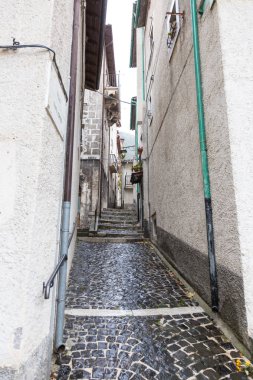 Villetta Barrea, Abruzzo, İtalya. 13 Ekim 2017. Kar yağışı ülkenin merkezinde belgelerinde fotoğraf