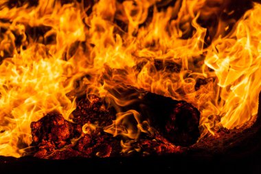 Yangın. Yanan odun. Isı. Alev. Yanan. Fi yangında