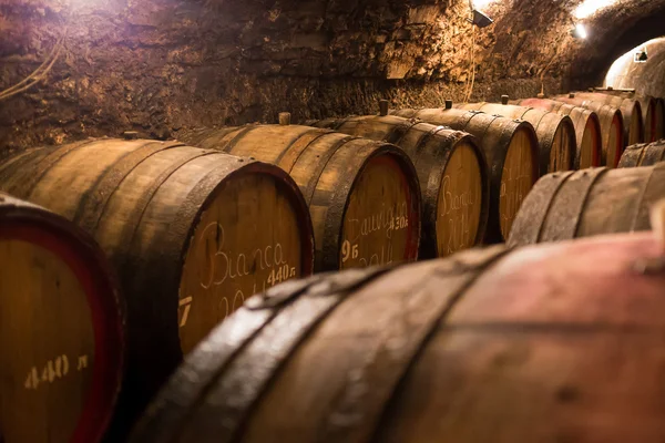 Old wooden barrels with wine in a wine vault, aged traditional w — Stock Photo, Image