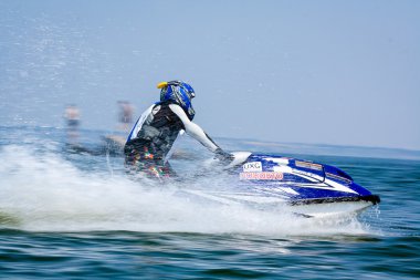 Odessa, Ukrayna - Haziran 2012: Jet Ski üzerinde genç adam. Professional