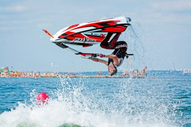 Odessa, Ukrayna - Haziran 2012: Jet Ski üzerinde genç adam. Professional