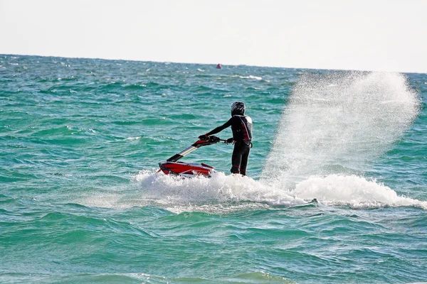 Joven en Jet Ski. Jinete profesional de moto acuática. Champi Jet Ski —  Fotos de Stock