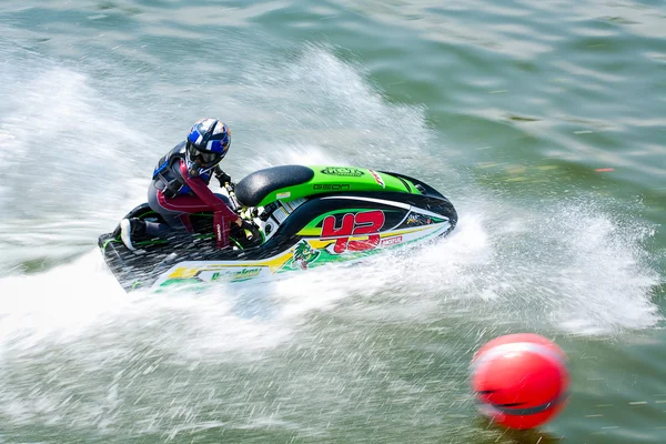 Popovka, Ucrania - Agosto de 2012: Jet Ski. Joven en moto acuática . —  Fotos de Stock