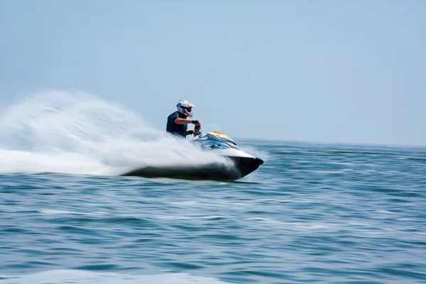 Jovem no Jet Ski. Piloto profissional de jet ski. Jet Ski Champi — Fotografia de Stock