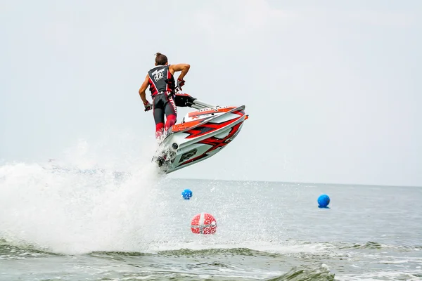 Odessa, Ucrania - Junio, 2012: Joven en Jet Ski. Profesional —  Fotos de Stock