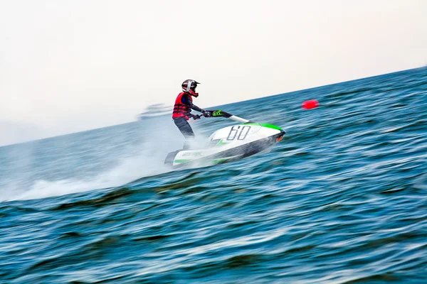 Odessa, Ucrania - Junio, 2012: Joven en Jet Ski. Profesional —  Fotos de Stock