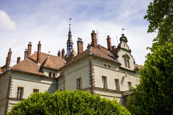 Shenborn's castle, Zachodniej Ukrainy, Europy, dziedzictwa Unesco. Polowanie zamku z Count Schonborn w Karpaty (w przeszłości - Beregvar) wieś (Zakarpattja Region, Ukraina) — Zdjęcie stockowe