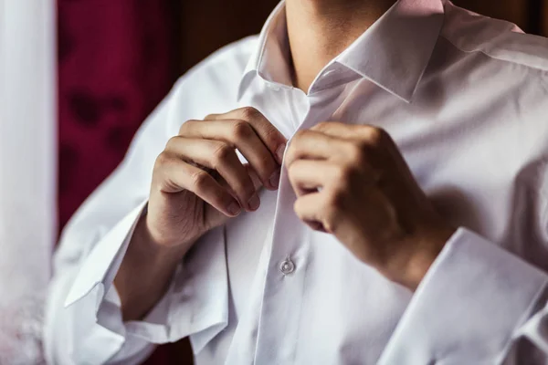 Businessman dress shirt. Politician, man's style, Businessman buttoning his shirt,male hands closeup, American, European businessman — Stock Photo, Image