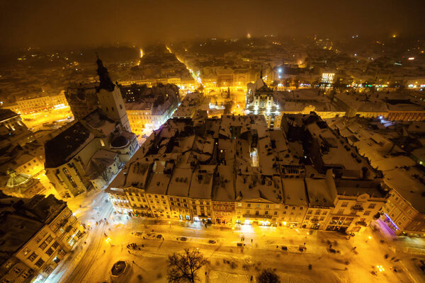 Ночной вид Львова в снегу с высоты. Aero ФИО, фото. Городские огни. Панорама

