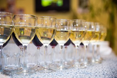 gözlük şarap, Ziyafet tablo, catering, büfe, gözlük ile suyu, şampanya bardağı, yeni yıl, şaraphane, restaurant, catering ile kutlamak