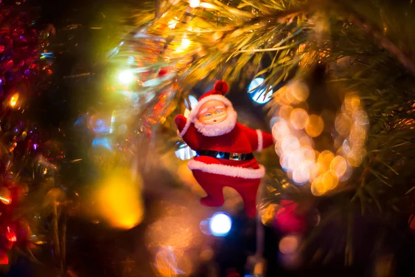 Boules de Noël, Cônes, Santa Claus, Nouvel An, Noël, Lumières de Noël, Arbre de Noël, Feux clignotants de Noël — Photo