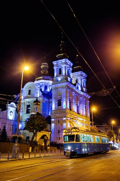 Vinnitsa, Ucrânia - 21 de agosto de 2016. Catedral de Santa Transfiguração em Vinnitsa à noite, Ucrânia, luzes da cidade noturna, luzes, cidade europeia — Fotografia de Stock