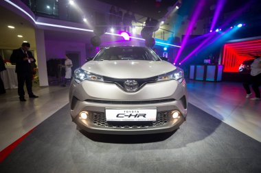 Vinnitsa, Ukrayna - Aralık 16, 2016.Toyota C-Hr konsept otomobil. Toyota showroom. Vinnitsa, Ukrayna yeni Toyota showroom Presentation.Opening. Yeni model Toyota otomobil - Toyota C-Hr tanıtımı