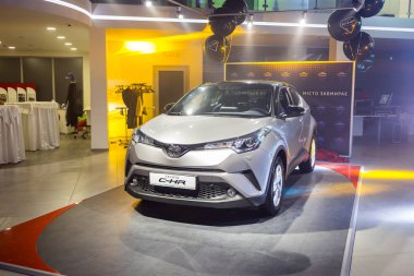 Vinnitsa, Ukrayna - Aralık 16, 2016.Toyota C-Hr konsept otomobil. Toyota showroom. Vinnitsa, Ukrayna yeni Toyota showroom Presentation.Opening. Yeni model Toyota otomobil - Toyota C-Hr tanıtımı
