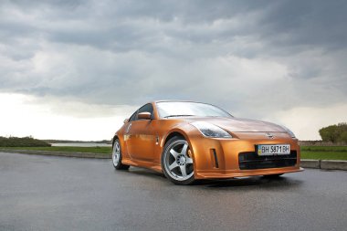 Vinnitsa, Ukrayna - 24 Nisan, 2012.Nissan 350z konsept otomobil. Sportcar. Photosession