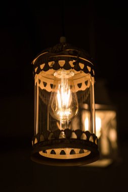 avize, lamba, mimari anıt, Vintage avize, koyu arka plan üzerinde lüks retro tarzı ile karanlık iç