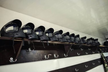 Paintball marker bir stand vardır. Paintball marker ayakta