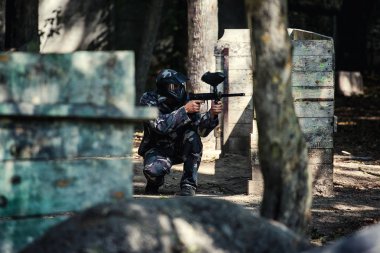 Vinnitsa, Ukrayna - Ağustos 22,2016.Paintball oyunu, Paintballer içinde 