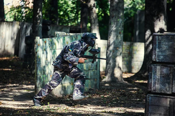 Vinnitsa,Ukraine - August 22,2016.Paintball game,Paintballer in — Stock Photo, Image