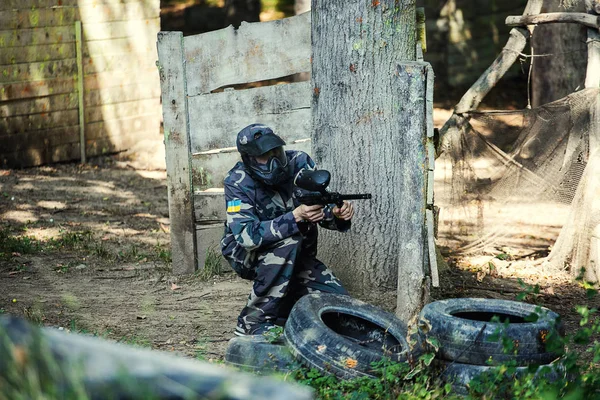 Vinnitsa, Ucrania - 22,2016.Paintball juego, Paintballer en — Foto de Stock