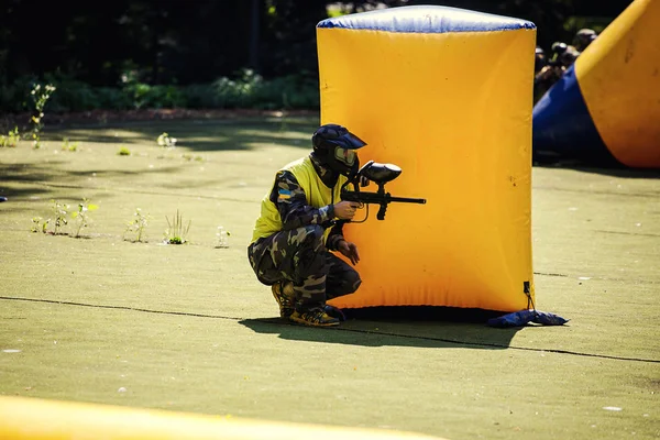 Vinnitsa, Ucrania - 22,2016.Paintball juego, Paintballer en —  Fotos de Stock