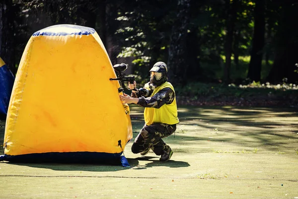 Vinnitsa, Oekraïne - augustus 22,2016.Paintball spel, Paintballer in — Stockfoto