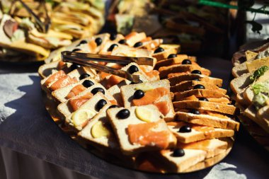 büfe masa, kanepe somon, sandviç, atıştırmalıklar, tatil tablo, dilimlenmiş, kutlama, fourchette, catering, sofra, Restoran