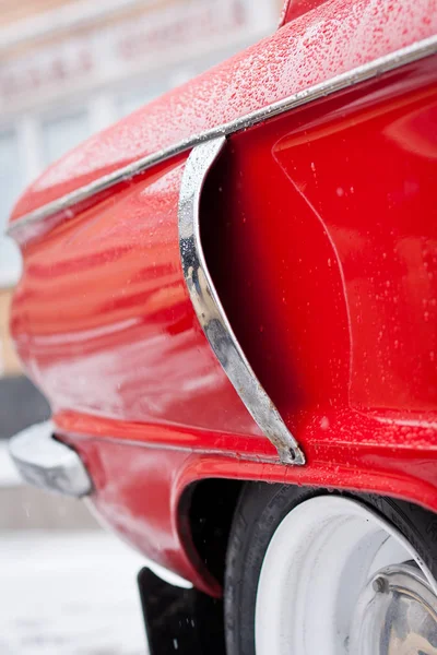 Winnicy, Ukraina - 09 lutego 2013.Side skrzydło samochodu, poza samochodu Zaz 968a, retro samochód, stary radziecki samochód czerwony — Zdjęcie stockowe