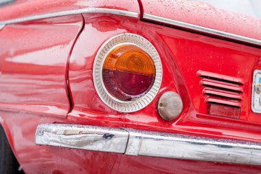 Vinnitsa, Ukrayna - 09 Şubat 2013.Lights,outside arabanın Zaz 968a, retro, eski Sovyet kırmızı araba