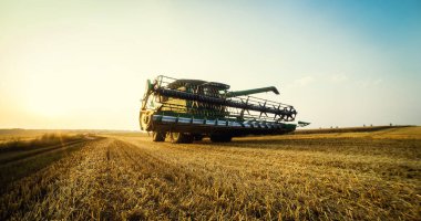 Vinnitsa, Ukrayna-Temmuz 27,2016.Grain hasat, bir araya yaz L