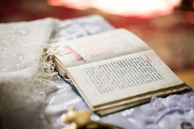 İncil, kilise kitap, sunak, açık bir İncil üzerinde İncil