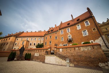 Krakow - gün, Wawel hill Katedrali ile Wawel Kalesi ve Kalesi, Wawel Kalesi, Krakow, Polonya, tarihi merkez, bir şehir antik mimariye sahip karmaşık.