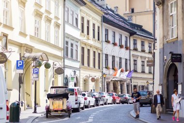 10 Temmuz 2017-Krakow, Polonya - eski şehir merkezi, Krakow Pazar Meydanı, tarihi merkez, antik mimariye sahip bir şehir.