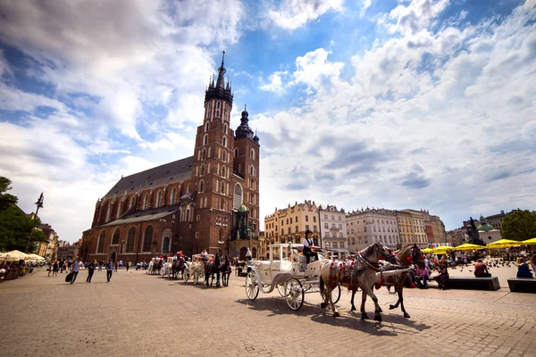 10 7 月 2017年-克拉科夫，波兰-马车与马，老市占 — 图库照片