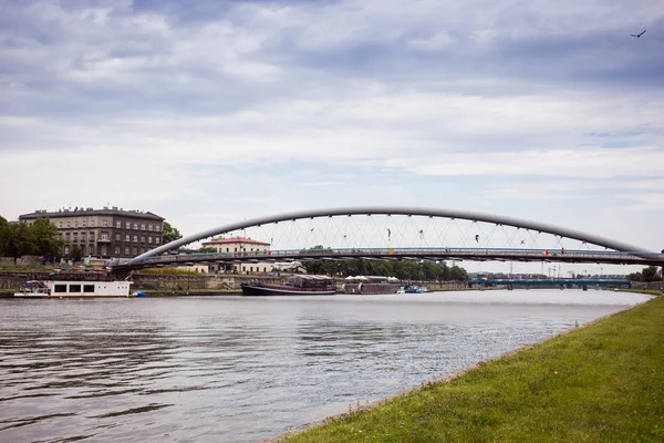 10 липня 2017 року. Краків, Польща-міст через Вісли в Крак — стокове фото
