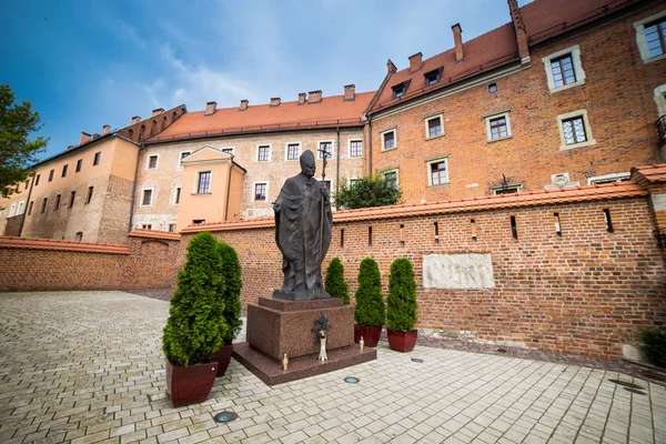 10 lipca 2017 r. Kraków - Wawel o dzień, wzgórze Wawelskie z katedry — Zdjęcie stockowe