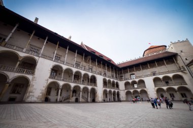 10 Temmuz 2017, Krakow - gün, Wawel hill Katedrali ile Wawel Kalesi ve Kalesi, Wawel Kalesi karmaşık Krakow, Polonya, tarihi merkez, antik mimariye sahip bir şehir.